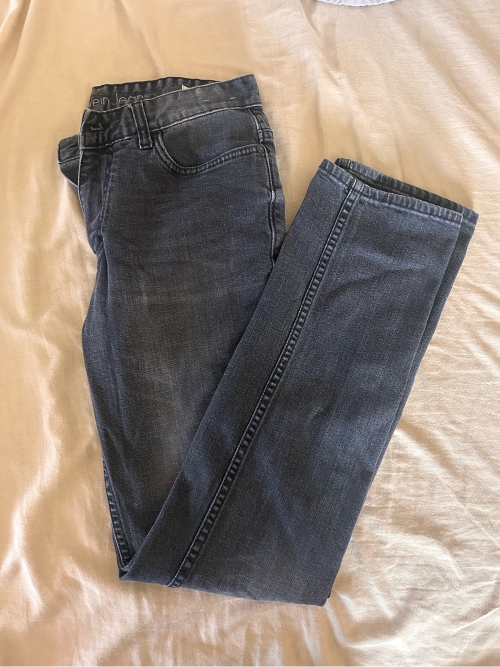 Calvin Klein Men’s Dark Gray/Black Slim Jeans